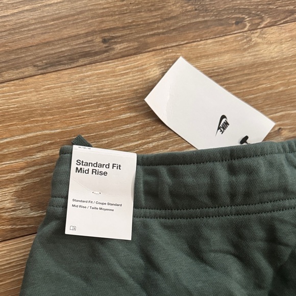 Nike Mid Rise Shorts - Picture 3 of 5